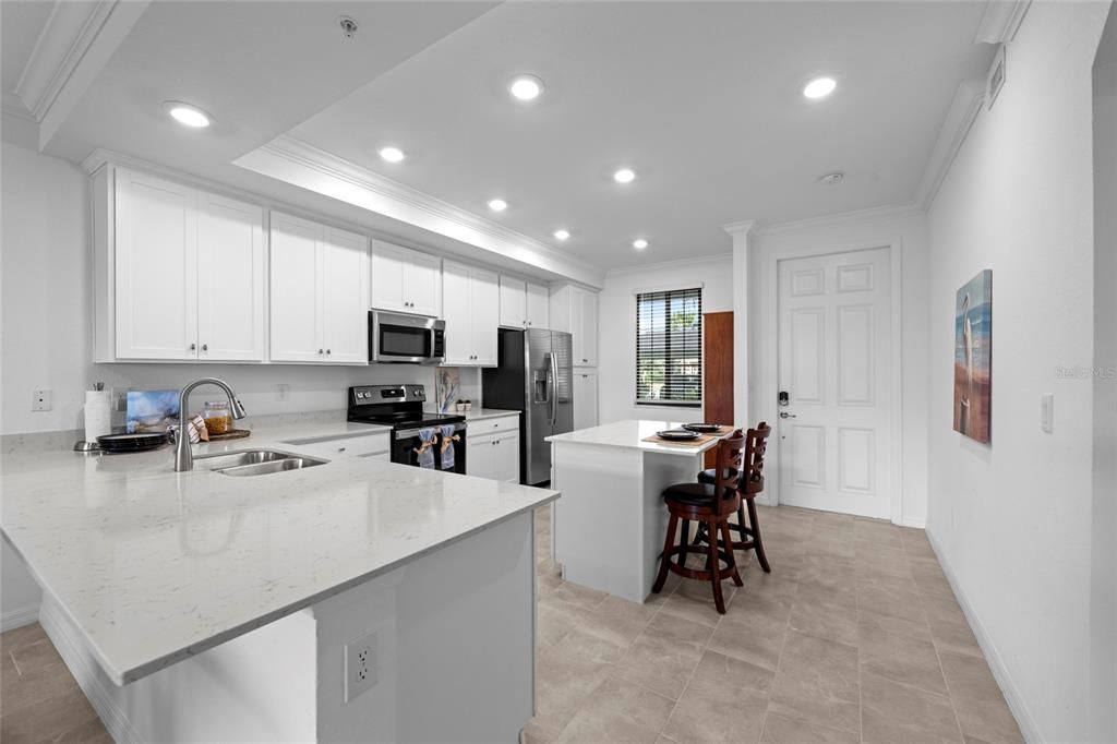 For Sale: $275,000 (2 beds, 2 baths, 1121 Square Feet)