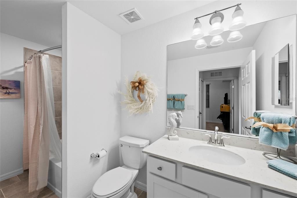 For Sale: $275,000 (2 beds, 2 baths, 1121 Square Feet)