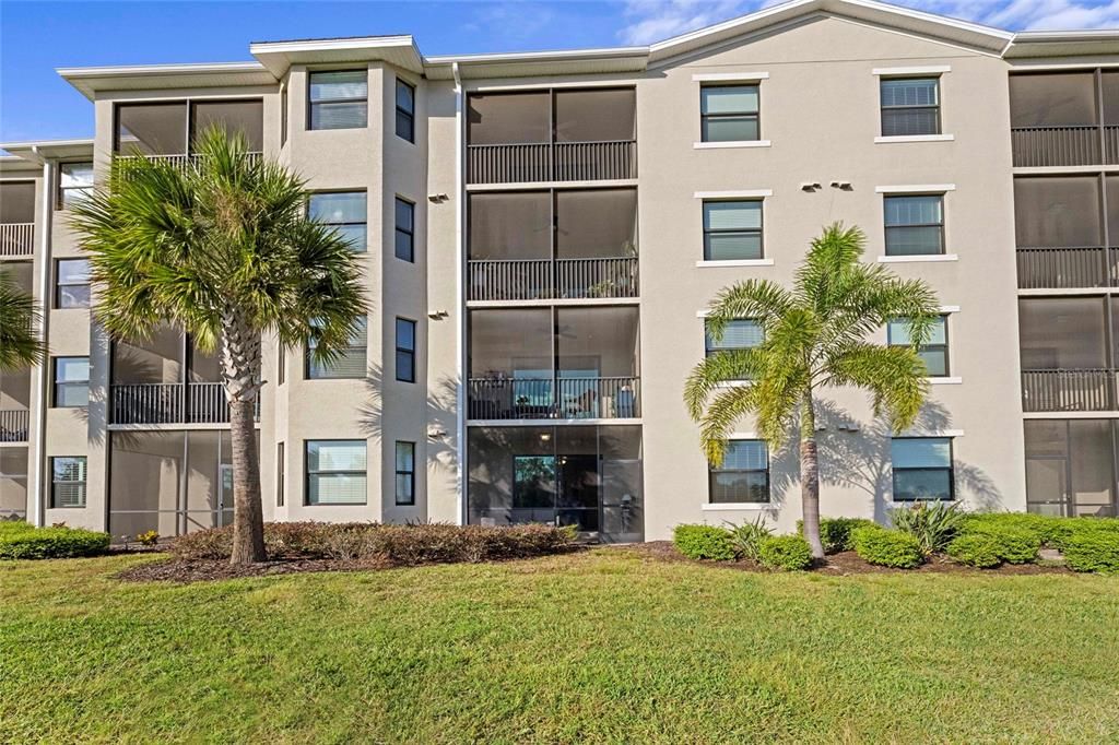 For Sale: $275,000 (2 beds, 2 baths, 1121 Square Feet)