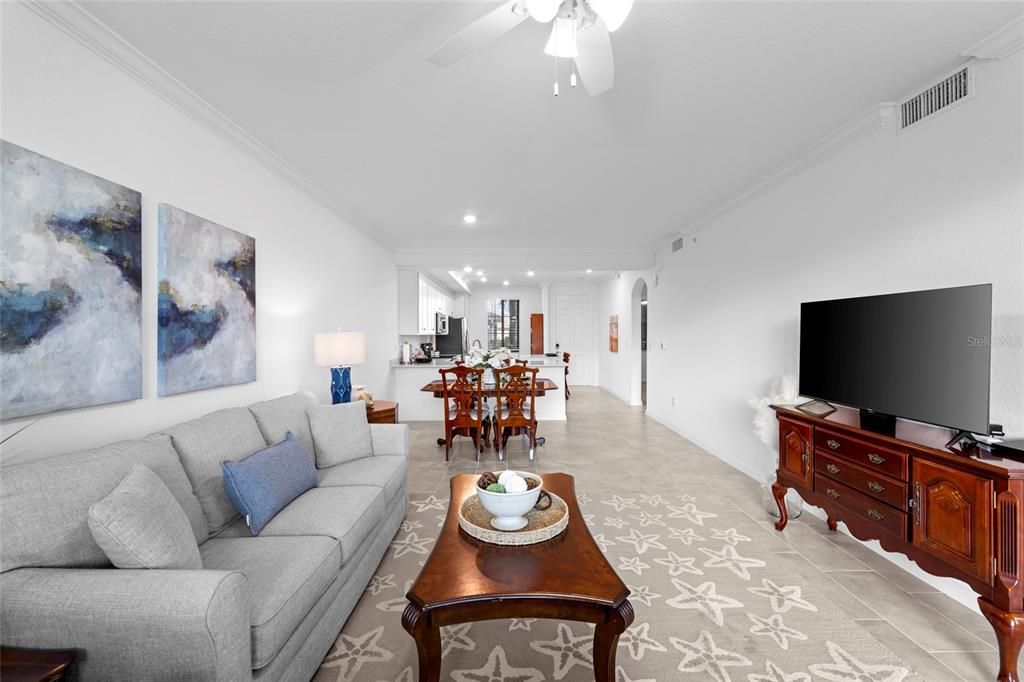 For Sale: $275,000 (2 beds, 2 baths, 1121 Square Feet)