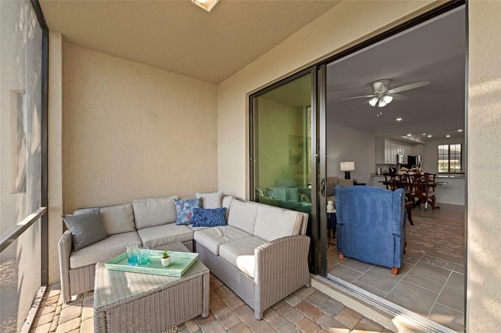 For Sale: $275,000 (2 beds, 2 baths, 1121 Square Feet)