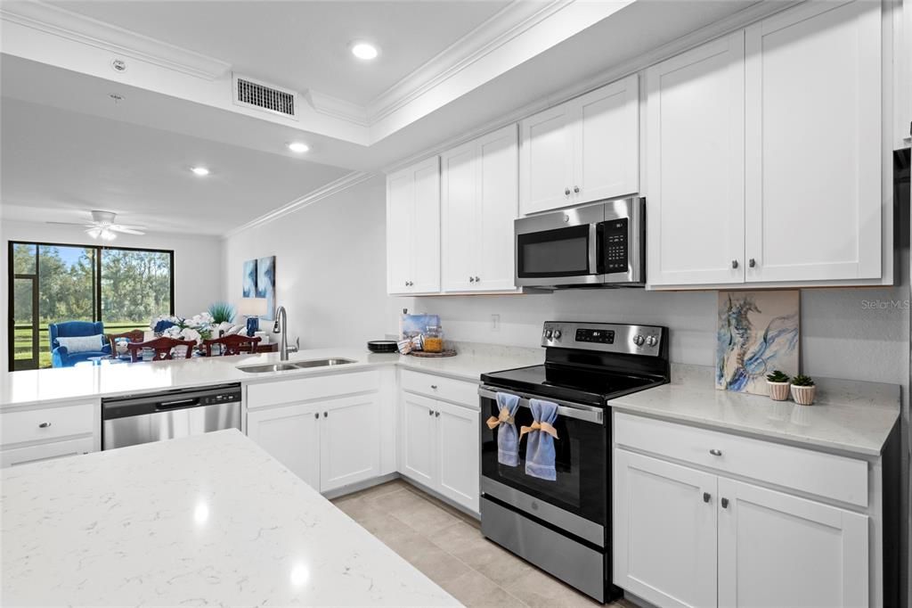 For Sale: $275,000 (2 beds, 2 baths, 1121 Square Feet)