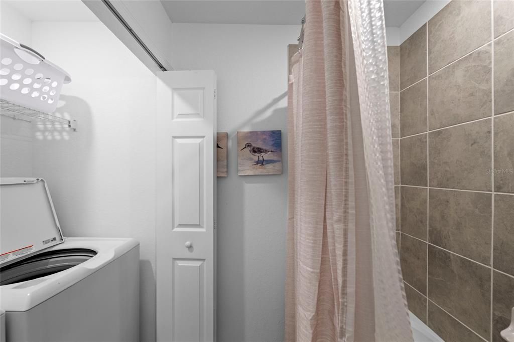 For Sale: $275,000 (2 beds, 2 baths, 1121 Square Feet)