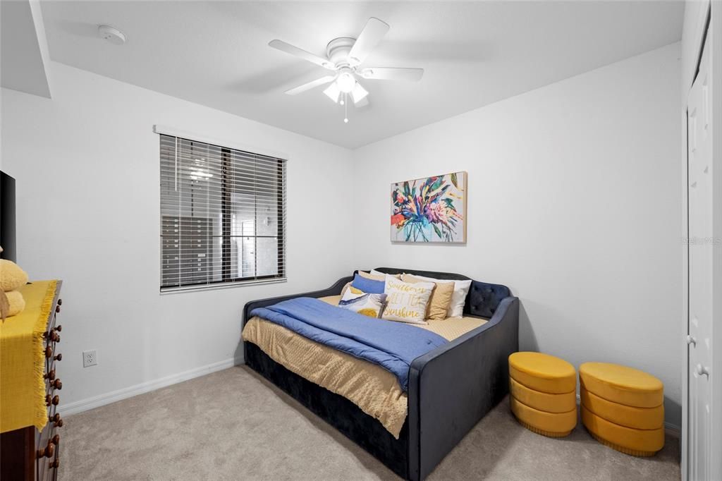 For Sale: $275,000 (2 beds, 2 baths, 1121 Square Feet)