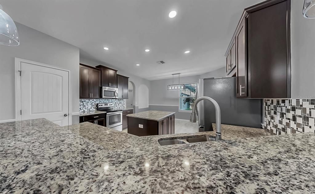 На продажу: $475,000 (4 спален, 3 ванн, 2240 Квадратных фут)