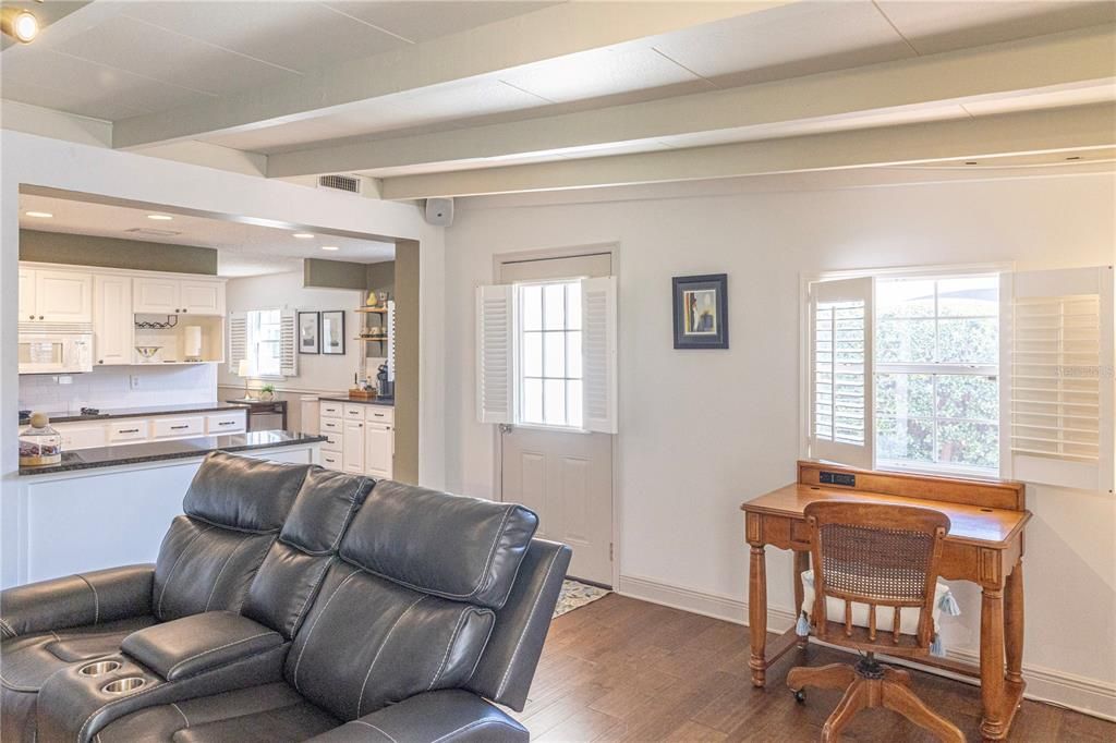 出租: $3,250 (3 贝兹, 3 浴室, 1700 平方英尺)