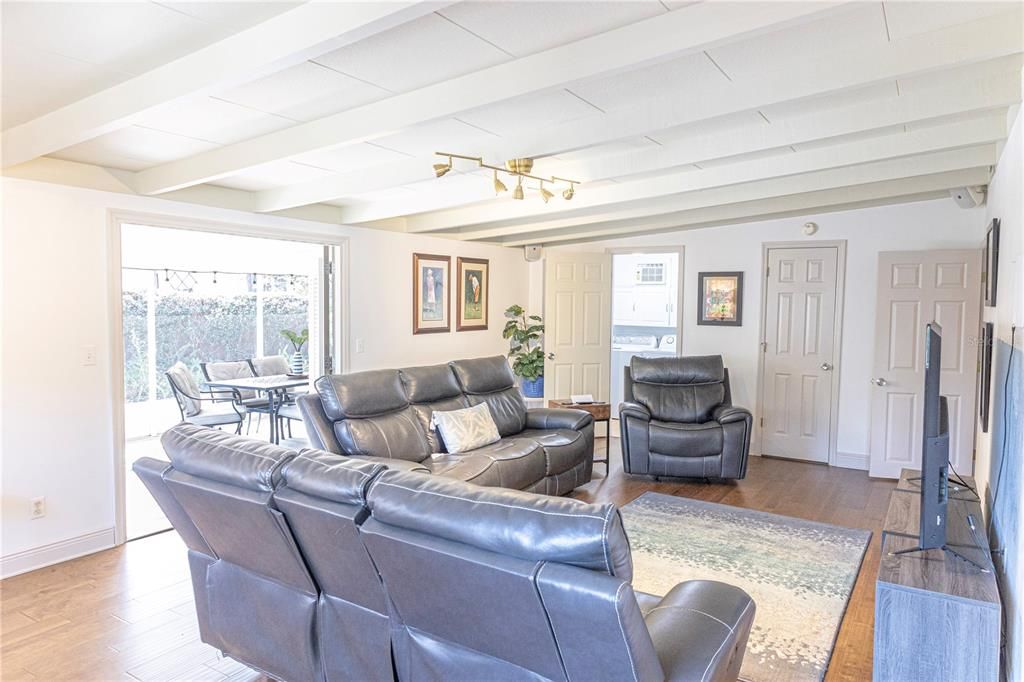 出租: $3,250 (3 贝兹, 3 浴室, 1700 平方英尺)