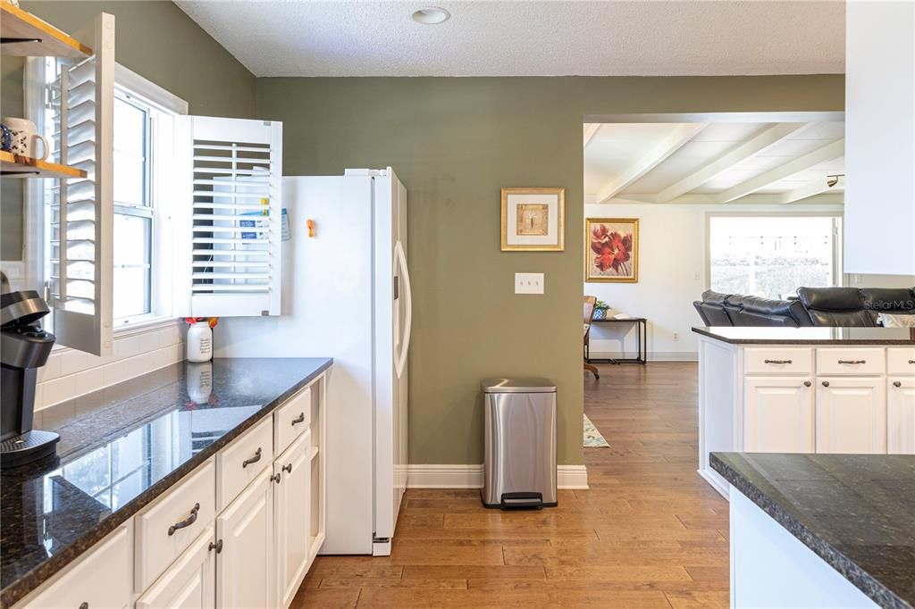 出租: $3,250 (3 贝兹, 3 浴室, 1700 平方英尺)