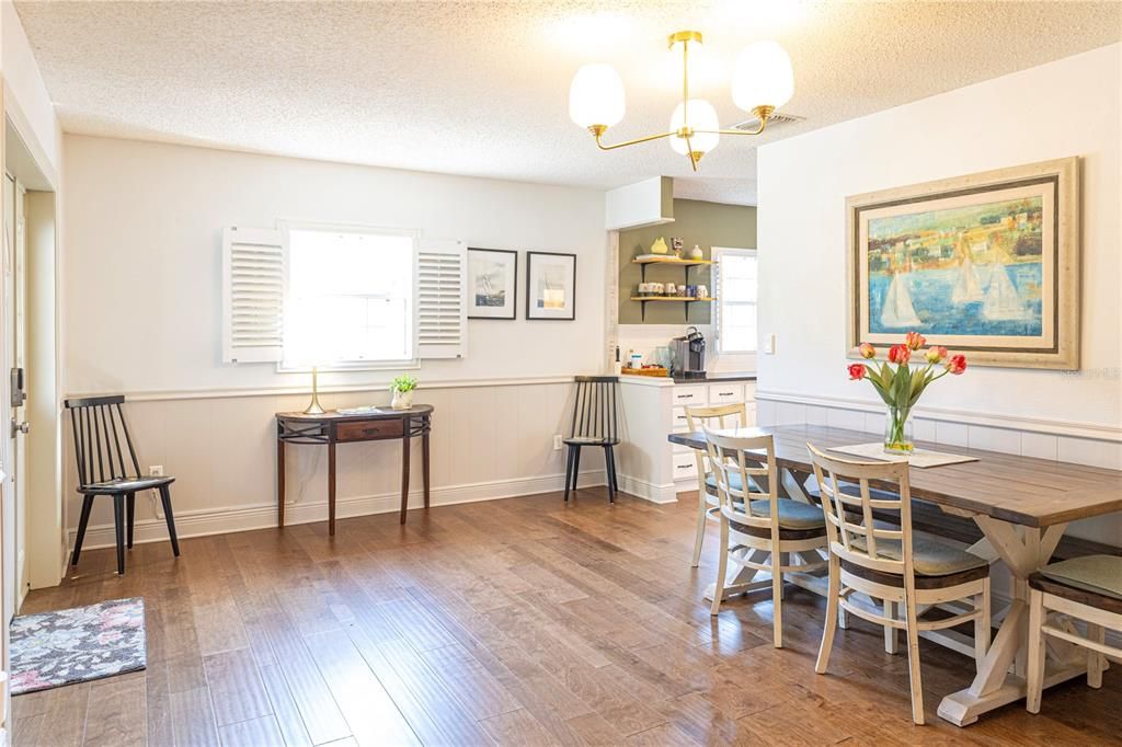 出租: $3,250 (3 贝兹, 3 浴室, 1700 平方英尺)