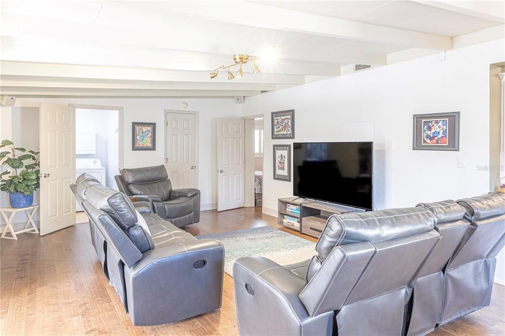 出租: $3,250 (3 贝兹, 3 浴室, 1700 平方英尺)