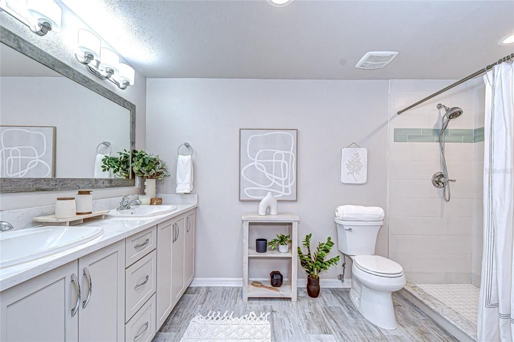 Под контрактом: $498,000 (4 спален, 3 ванн, 2200 Квадратных фут)