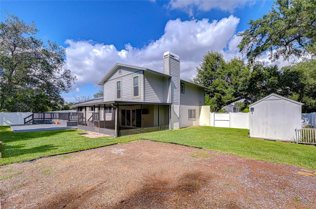 Под контрактом: $498,000 (4 спален, 3 ванн, 2200 Квадратных фут)