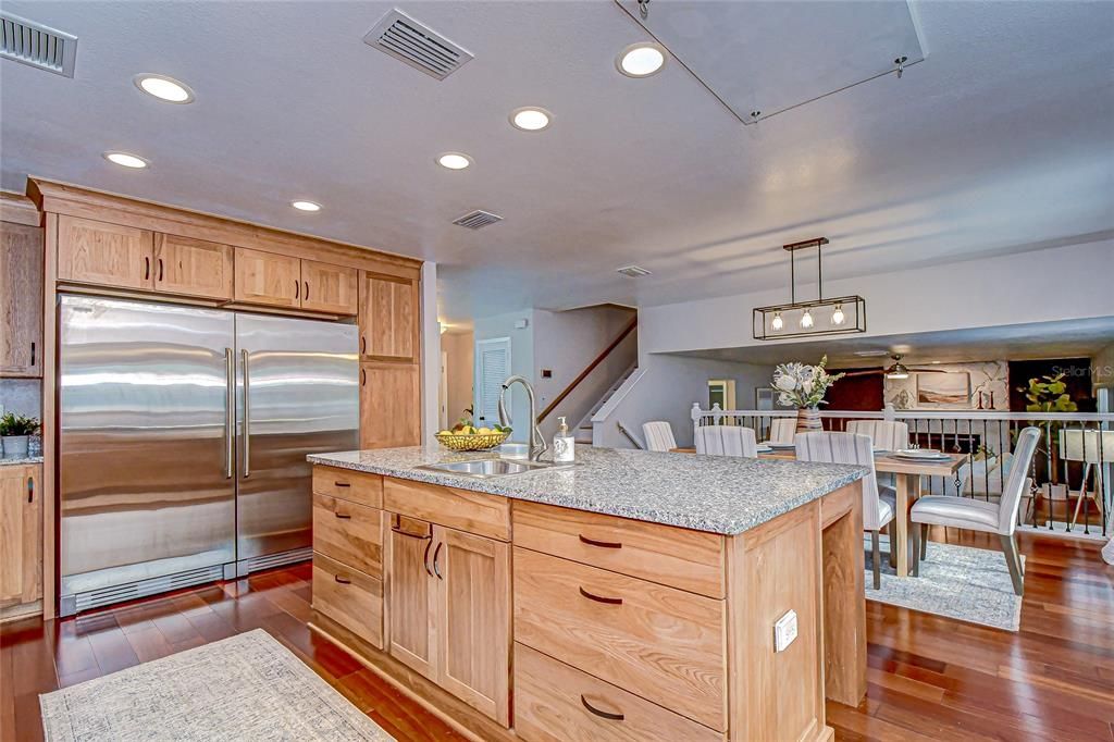 Под контрактом: $498,000 (4 спален, 3 ванн, 2200 Квадратных фут)