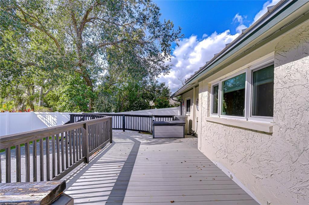 Под контрактом: $498,000 (4 спален, 3 ванн, 2200 Квадратных фут)