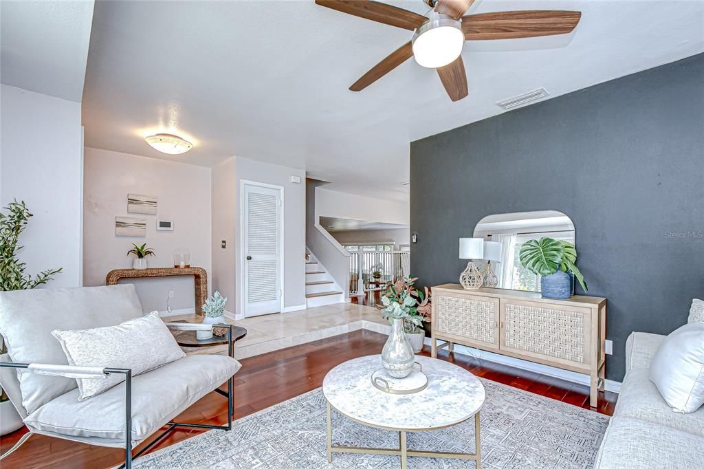 Под контрактом: $498,000 (4 спален, 3 ванн, 2200 Квадратных фут)