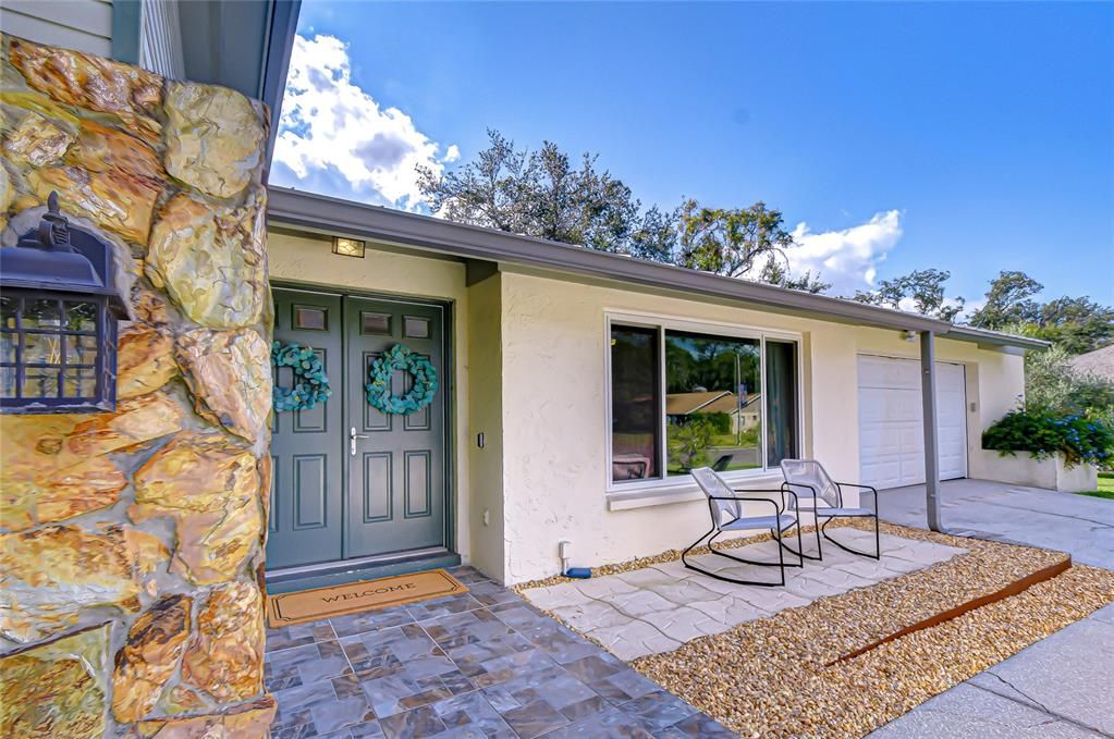 Под контрактом: $498,000 (4 спален, 3 ванн, 2200 Квадратных фут)