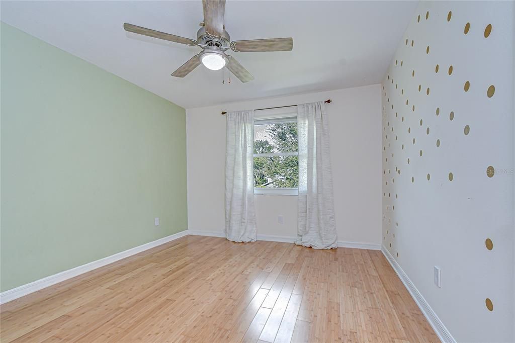 Под контрактом: $498,000 (4 спален, 3 ванн, 2200 Квадратных фут)