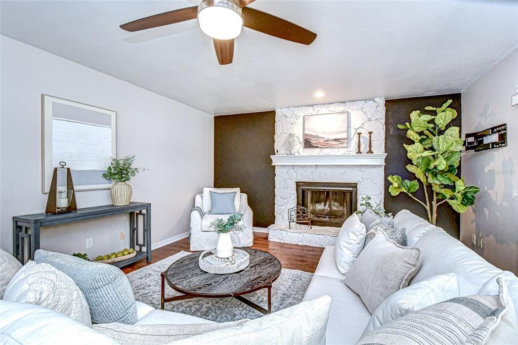 Под контрактом: $498,000 (4 спален, 3 ванн, 2200 Квадратных фут)