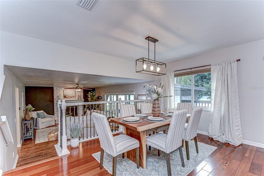 Под контрактом: $498,000 (4 спален, 3 ванн, 2200 Квадратных фут)