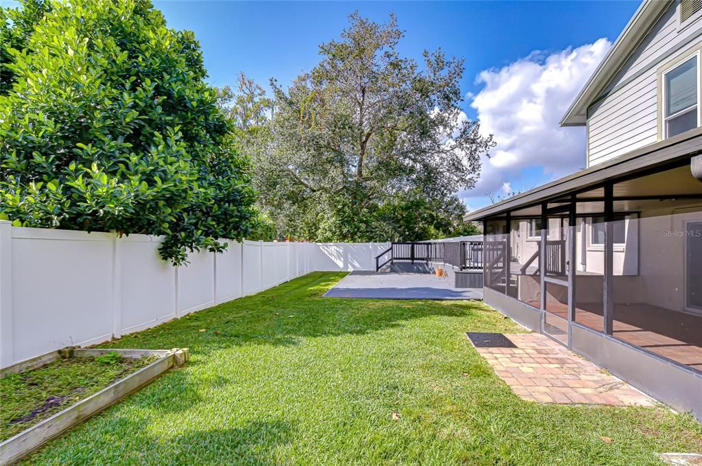 Под контрактом: $498,000 (4 спален, 3 ванн, 2200 Квадратных фут)