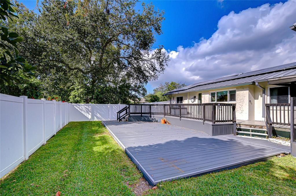 Под контрактом: $498,000 (4 спален, 3 ванн, 2200 Квадратных фут)