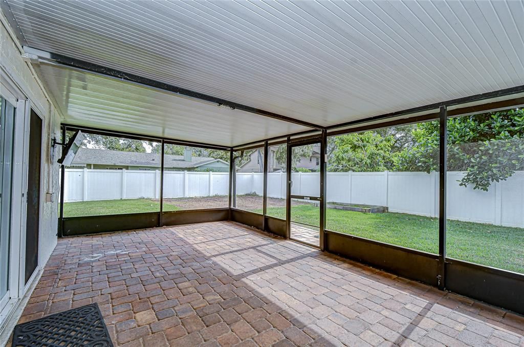 Под контрактом: $498,000 (4 спален, 3 ванн, 2200 Квадратных фут)