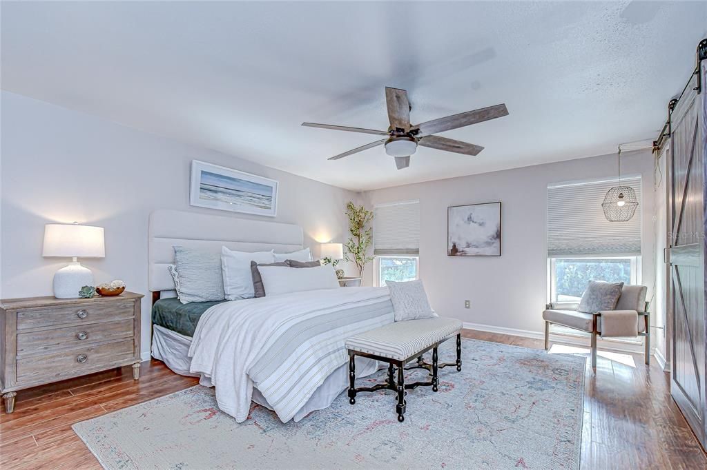 Под контрактом: $498,000 (4 спален, 3 ванн, 2200 Квадратных фут)