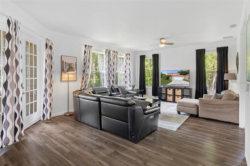 待售: $599,900 (5 贝兹, 3 浴室, 2489 平方英尺)