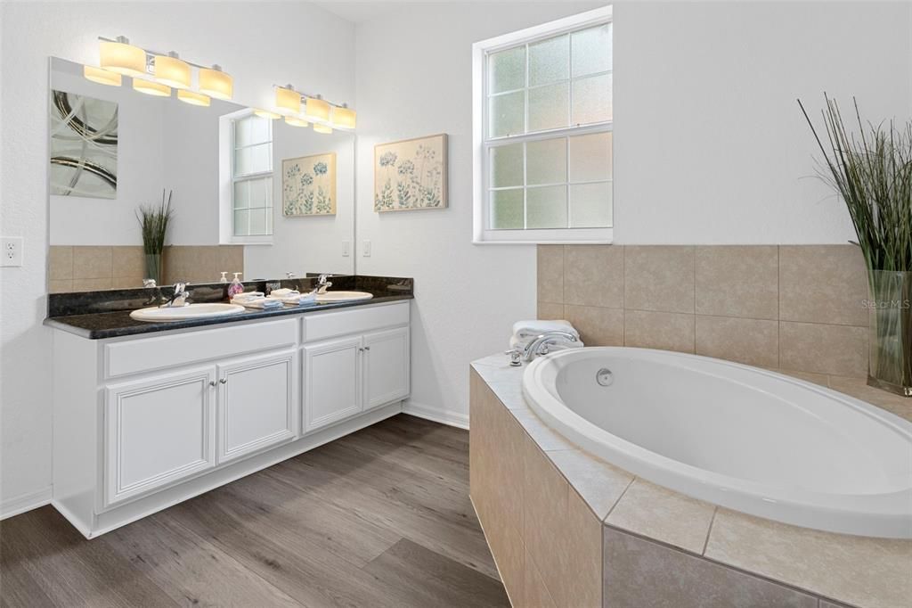 待售: $599,900 (5 贝兹, 3 浴室, 2489 平方英尺)