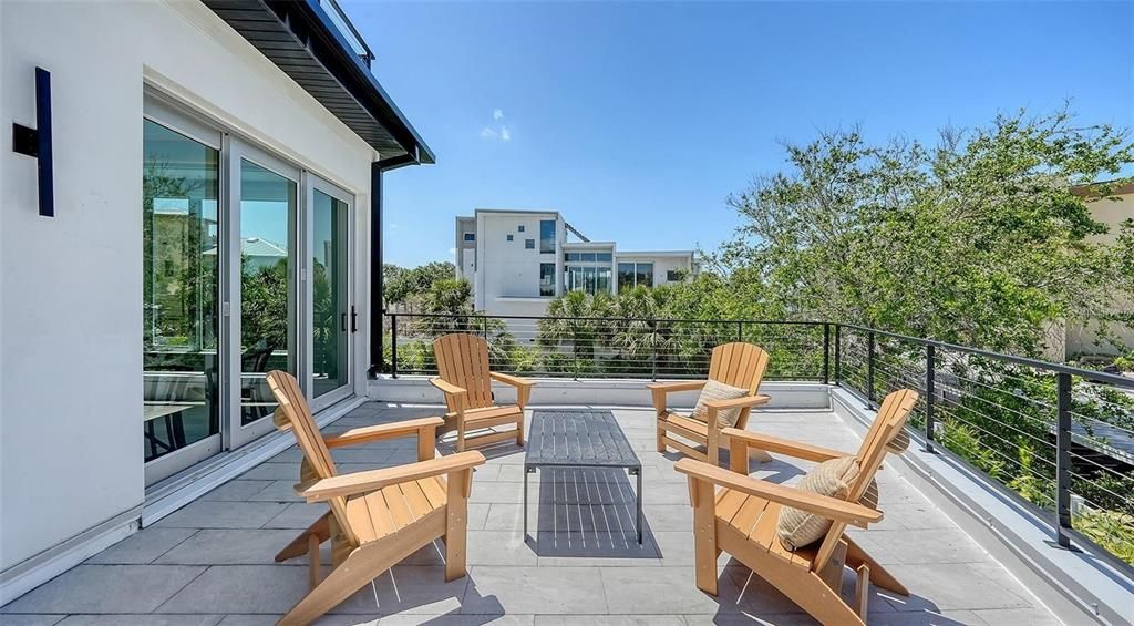 For Sale: $3,990,000 (4 beds, 4 baths, 3676 Square Feet)