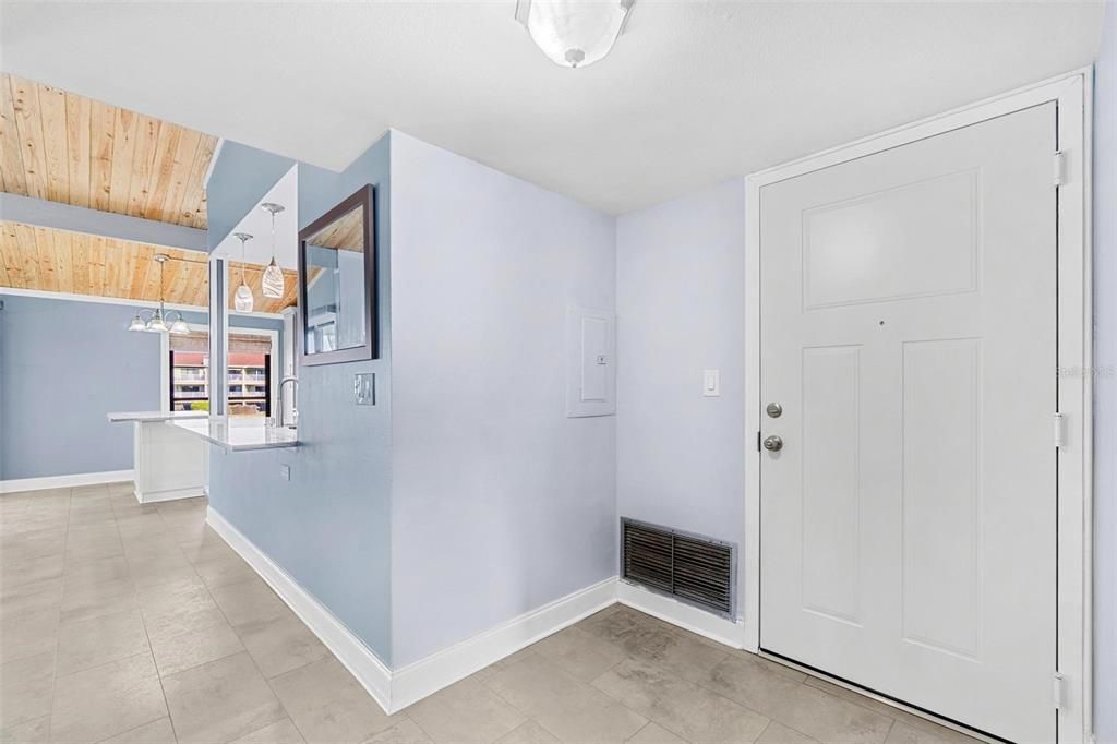 For Sale: $415,000 (2 beds, 2 baths, 1145 Square Feet)