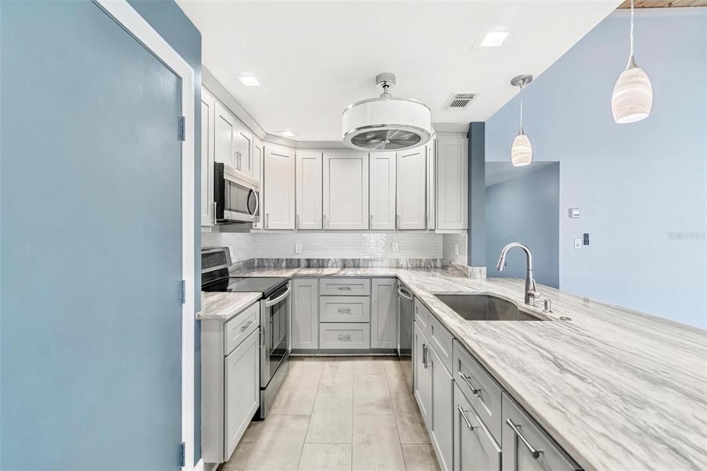 For Sale: $415,000 (2 beds, 2 baths, 1145 Square Feet)