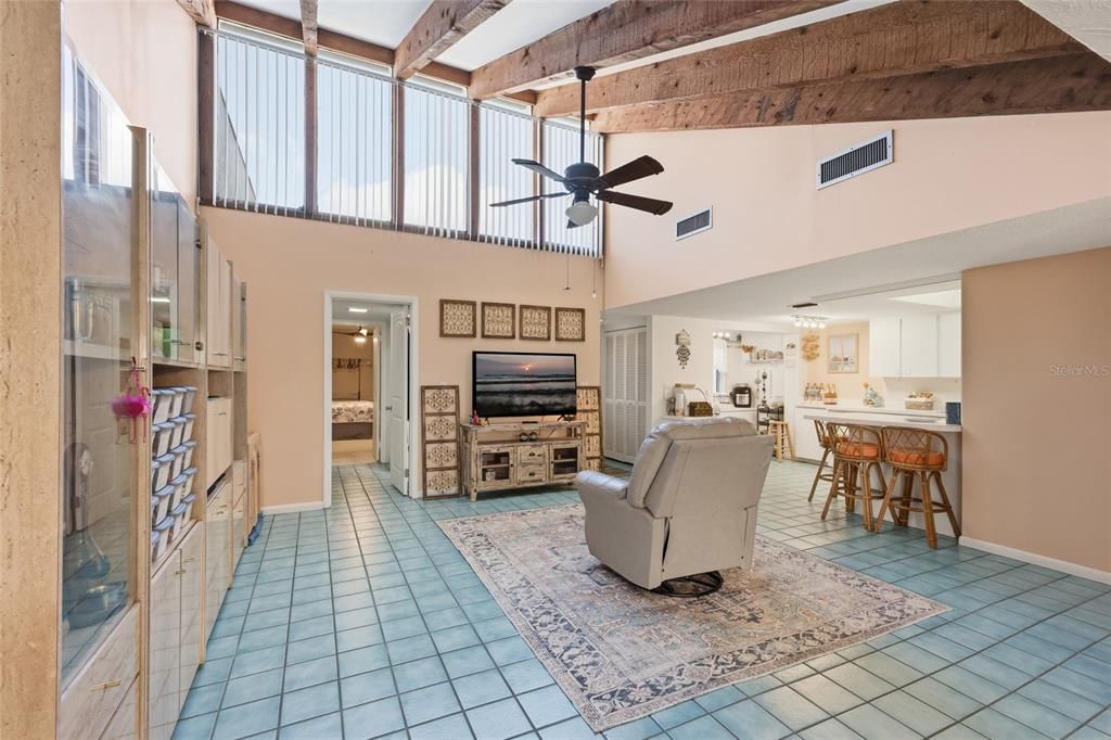 For Sale: $375,000 (2 beds, 2 baths, 1416 Square Feet)