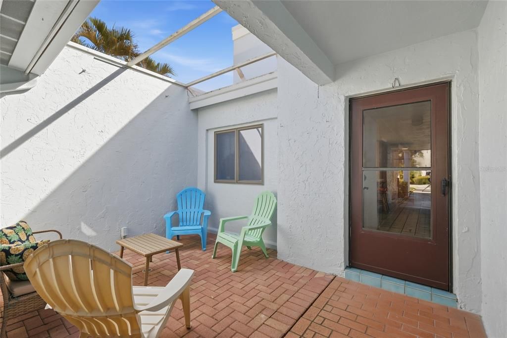 For Sale: $375,000 (2 beds, 2 baths, 1416 Square Feet)