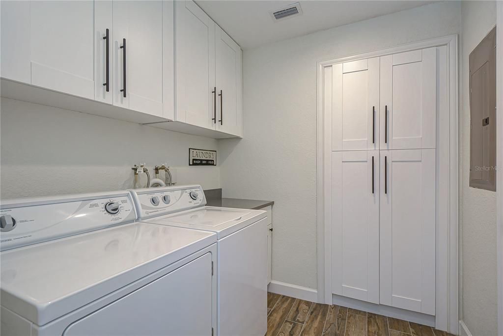 待售: $2,400,000 (3 贝兹, 3 浴室, 2169 平方英尺)