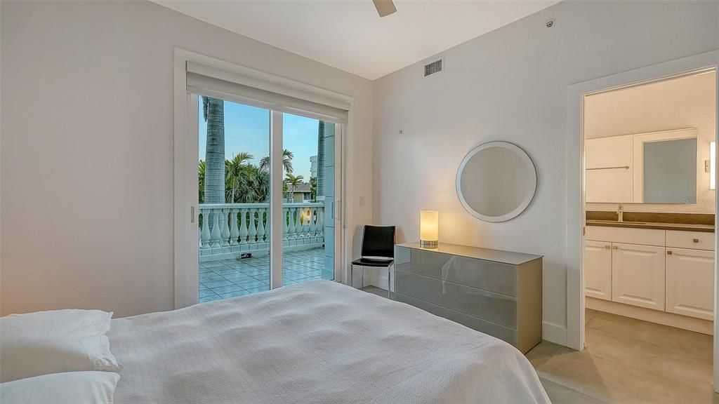 En Venta: $1,995,000 (3 camas, 3 baños, 2132 Pies cuadrados)