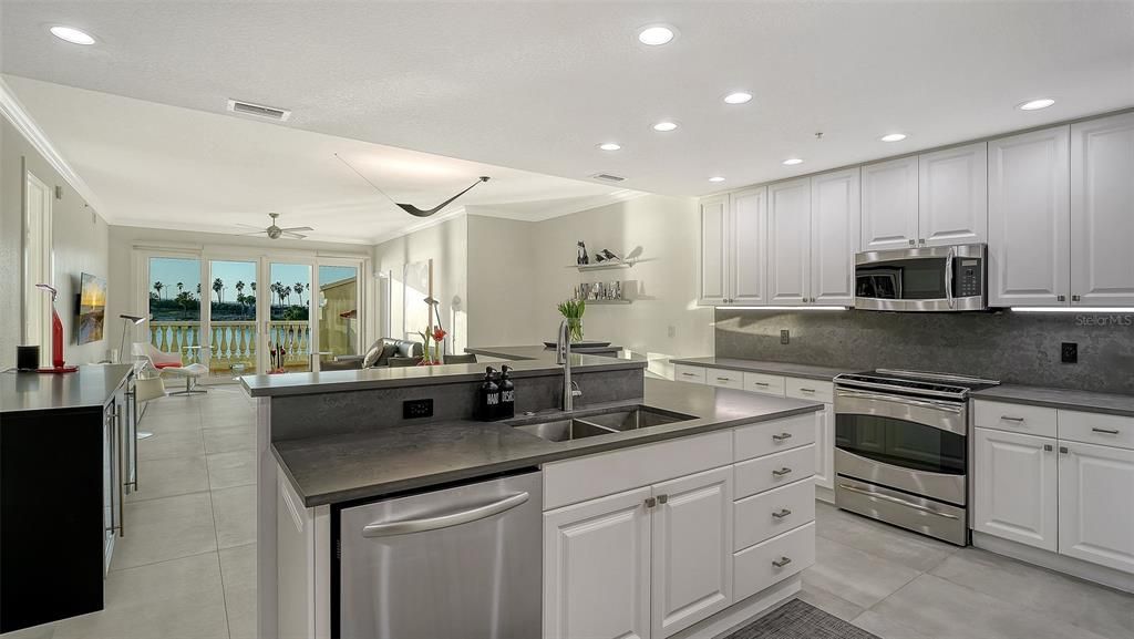 En Venta: $1,995,000 (3 camas, 3 baños, 2132 Pies cuadrados)