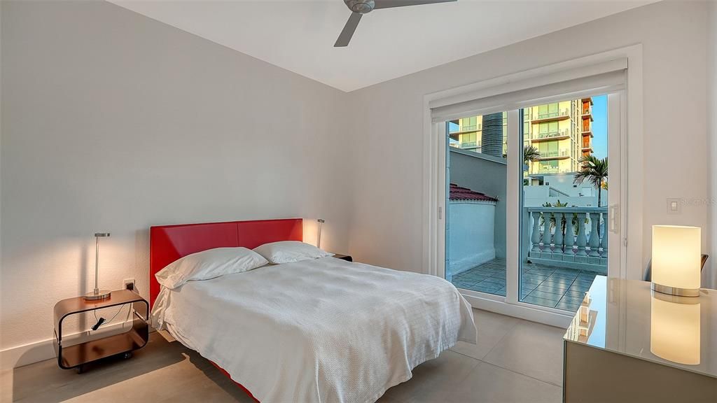 En Venta: $1,995,000 (3 camas, 3 baños, 2132 Pies cuadrados)