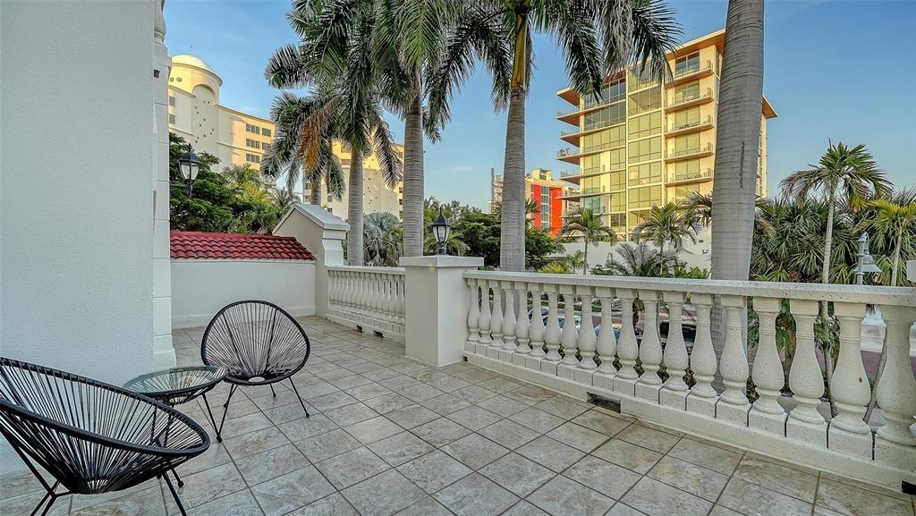 En Venta: $1,995,000 (3 camas, 3 baños, 2132 Pies cuadrados)