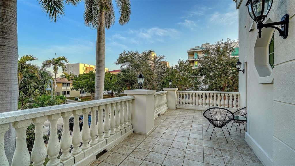 En Venta: $1,995,000 (3 camas, 3 baños, 2132 Pies cuadrados)