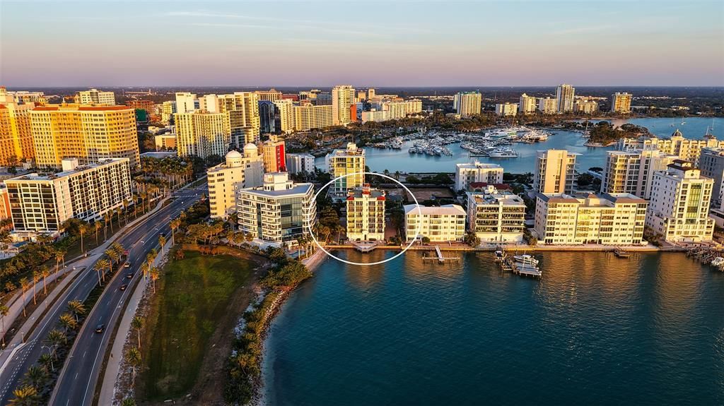 En Venta: $1,995,000 (3 camas, 3 baños, 2132 Pies cuadrados)