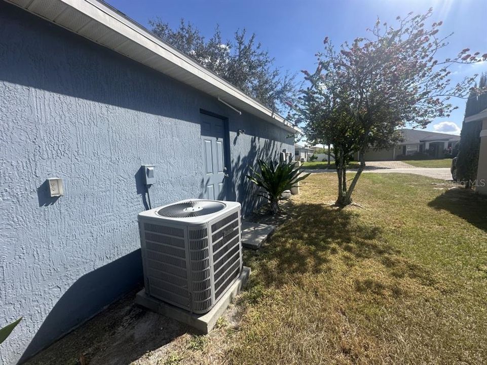 Active With Contract: $254,400 (3 beds, 2 baths, 1951 Square Feet)