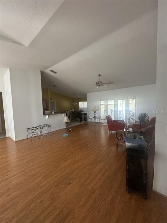 Active With Contract: $254,400 (3 beds, 2 baths, 1951 Square Feet)