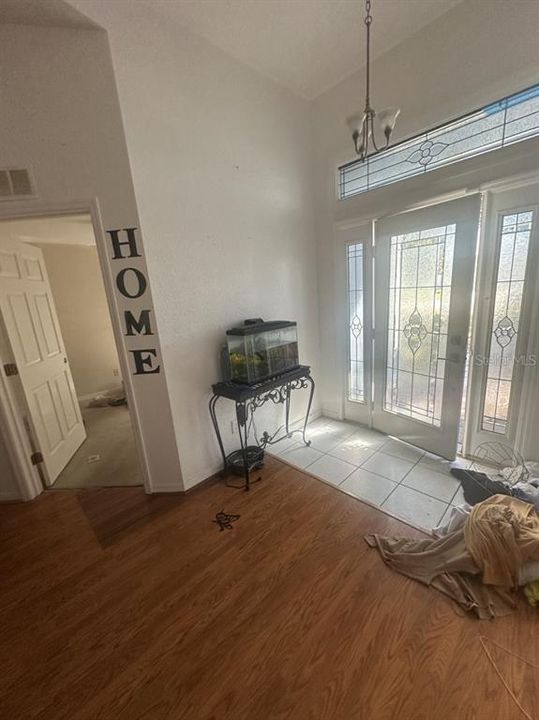 Active With Contract: $254,400 (3 beds, 2 baths, 1951 Square Feet)