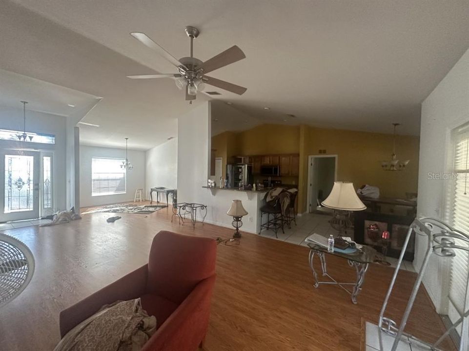 Active With Contract: $254,400 (3 beds, 2 baths, 1951 Square Feet)