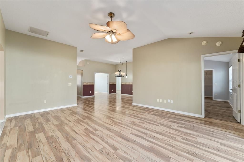 For Sale: $349,900 (3 beds, 2 baths, 1520 Square Feet)