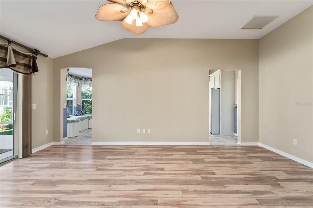 For Sale: $349,900 (3 beds, 2 baths, 1520 Square Feet)