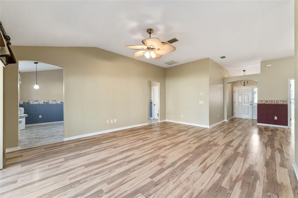 For Sale: $349,900 (3 beds, 2 baths, 1520 Square Feet)