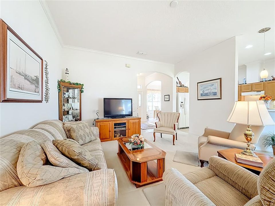 For Sale: $334,900 (2 beds, 2 baths, 1723 Square Feet)