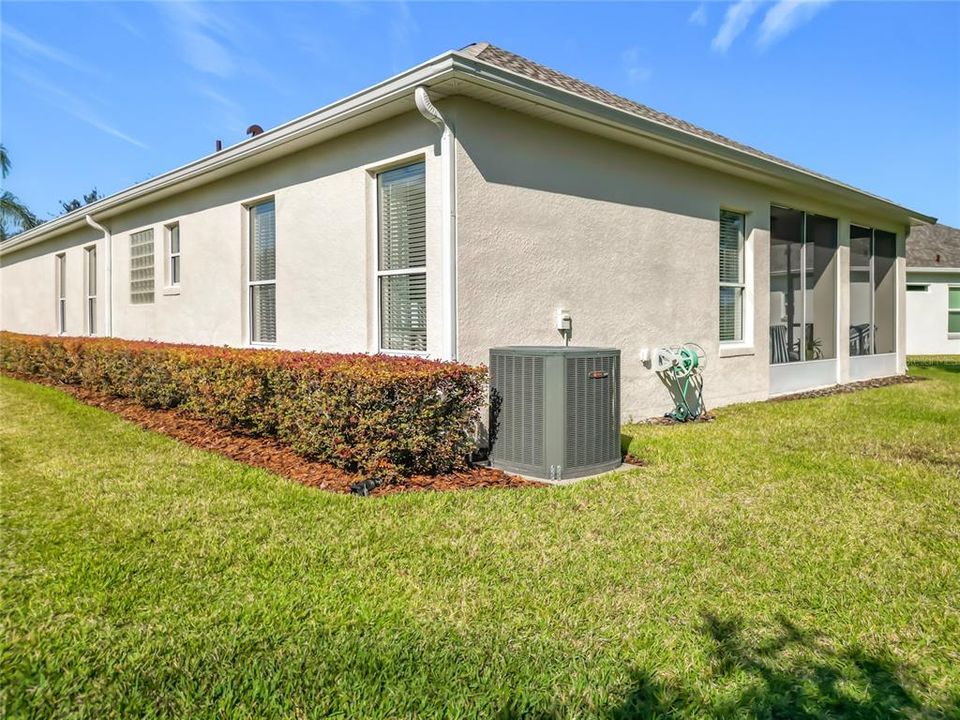 For Sale: $334,900 (2 beds, 2 baths, 1723 Square Feet)